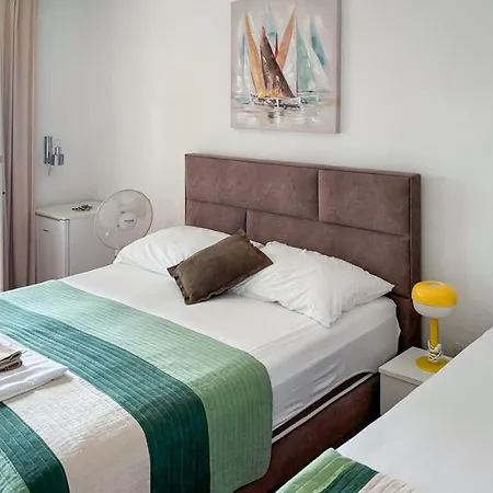 4 Bedroom Stunning In Makarska *