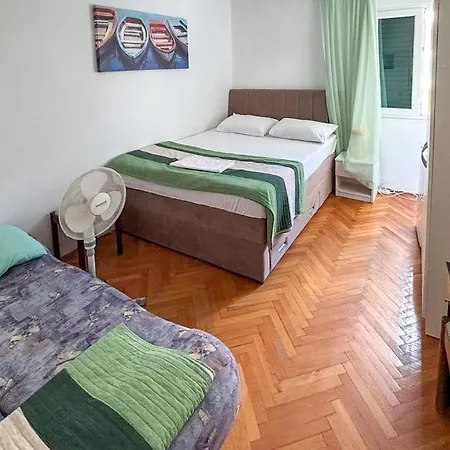 Appartement 4 Bedroom Stunning In Makarska