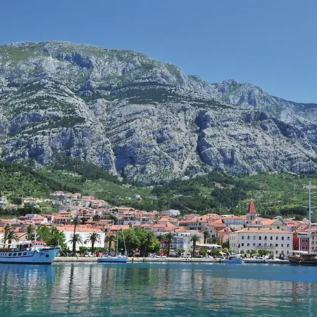 4 Bedroom Stunning In Makarska Appartement
