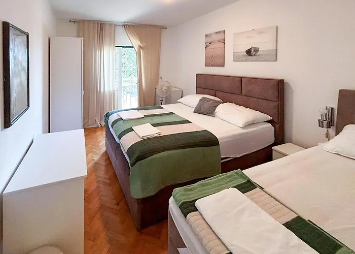 公寓 4 Bedroom Stunning In