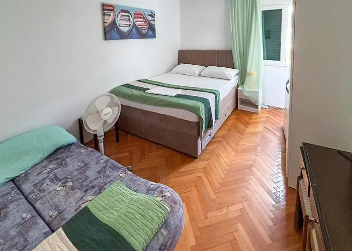 公寓 4 Bedroom Stunning In